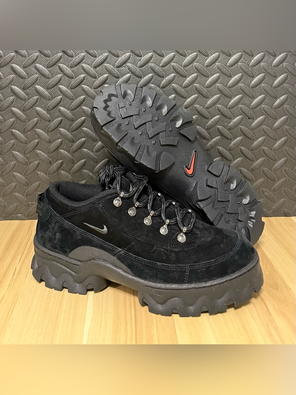 Nike Lahar Low Escape Trail 'Triple Black' DB9953-001 Womens Size 8 Rare